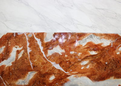 Faux marbre Blanc veiné et rouge Royal